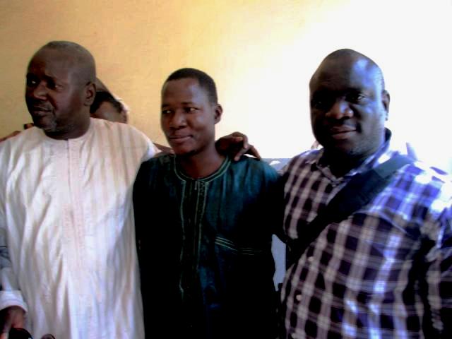 Boukary Daou in the middle after his release, betwwen his two colleagues, Samby Touré and Kassim Taoré. Courtesy of Kassim Traoré